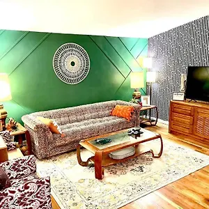The Vintage - Newly Remodeled Three Bedroom Dellwood